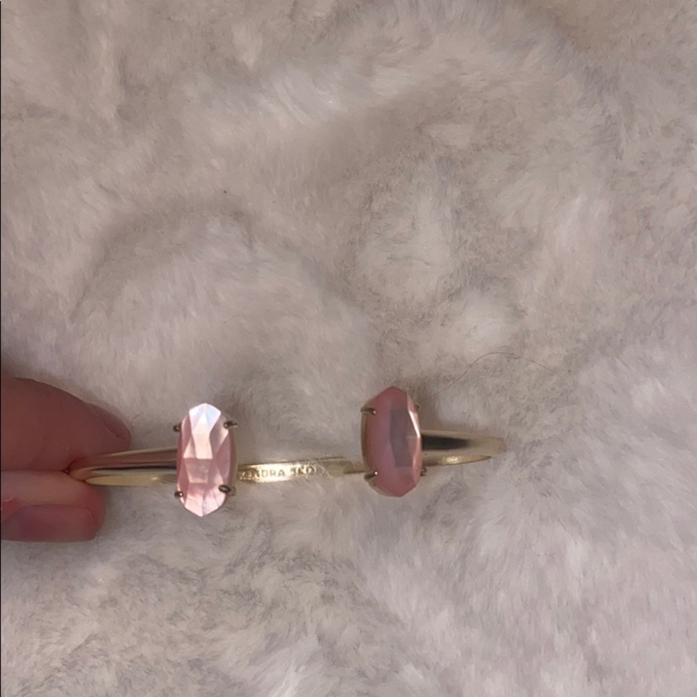 Pink Kendra Scott bracelet